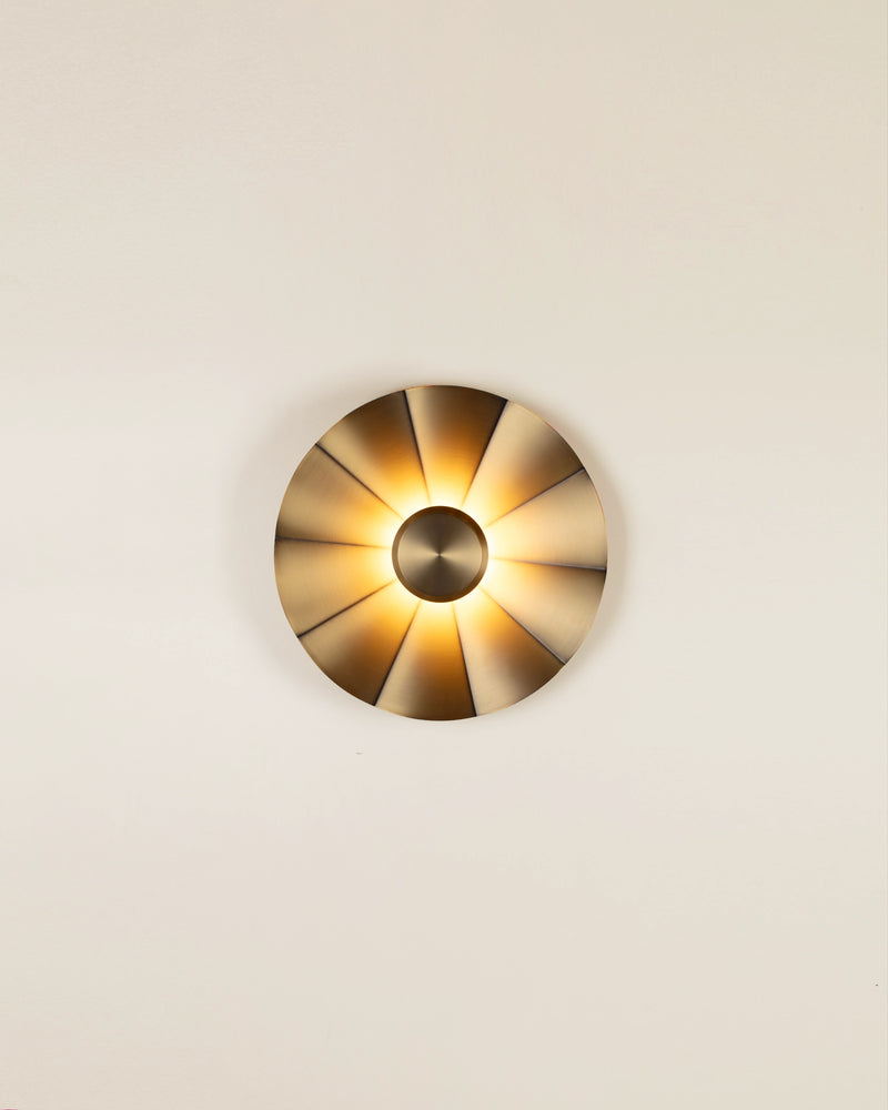 Polaris Wall Light